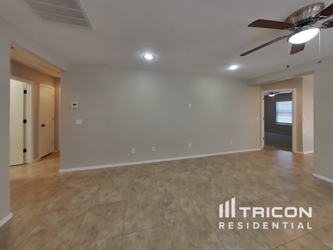 Building Photo - 18358 N Betty Ct