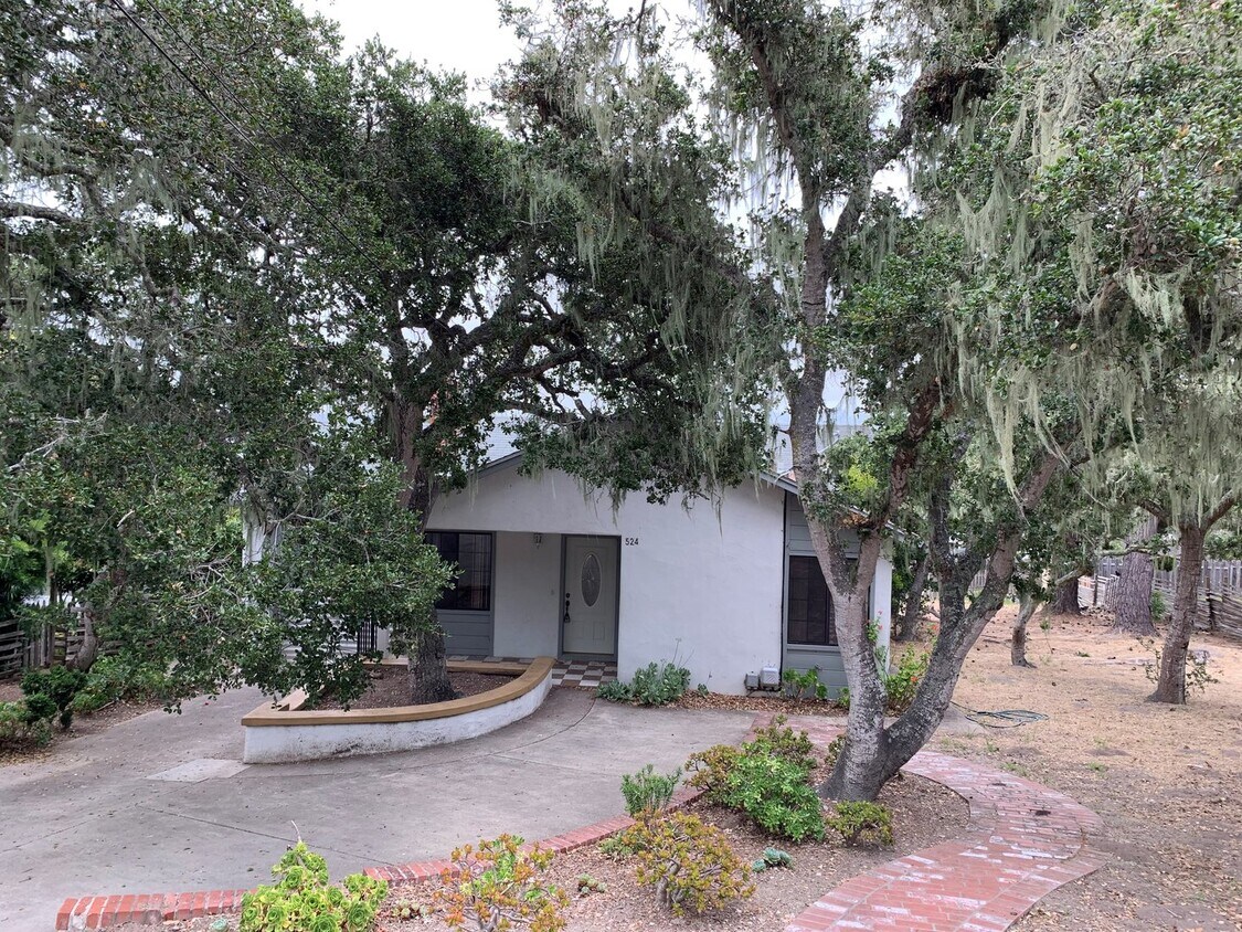 Primary Photo - Great four bedroom two bath house Near DLI...