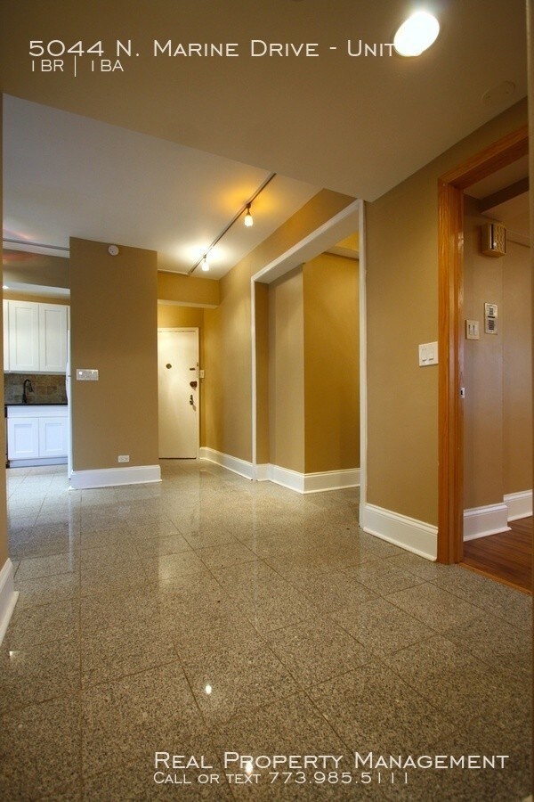 Foto del edificio - 5044 N Marine Dr