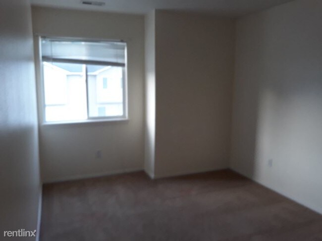 Building Photo - 3 br, 2 bath Townhome - 16026 N 19th St,