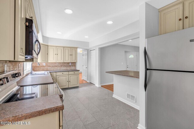 Building Photo - 830 Brookside Dr