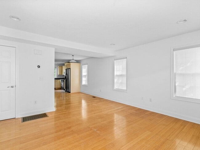 Building Photo - 40 Brattle St