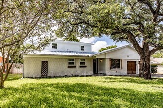 11210 Cedar Elm Dr