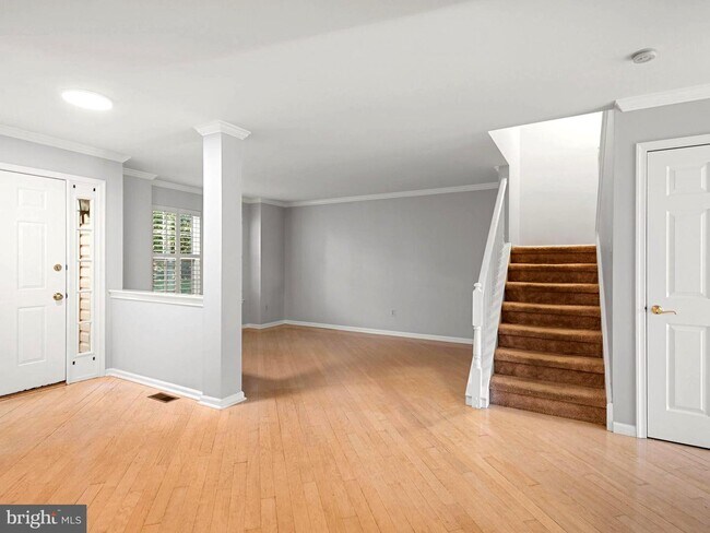 Building Photo - 211 Canterbury Ct