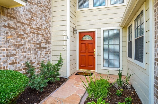 Building Photo - 2115 Echo Ridge