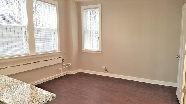 Foto del edificio - 432 W Belmont Ave