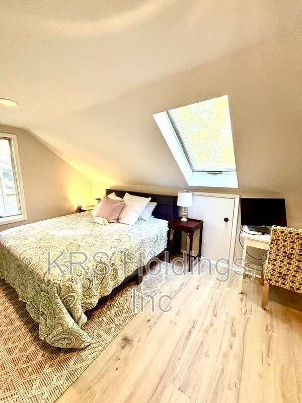 Building Photo - 487 Westwood Rd