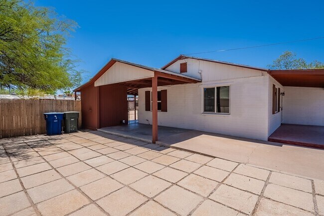 Building Photo - Charming 2 Bedroom, 1 Bath Home with 951 S...