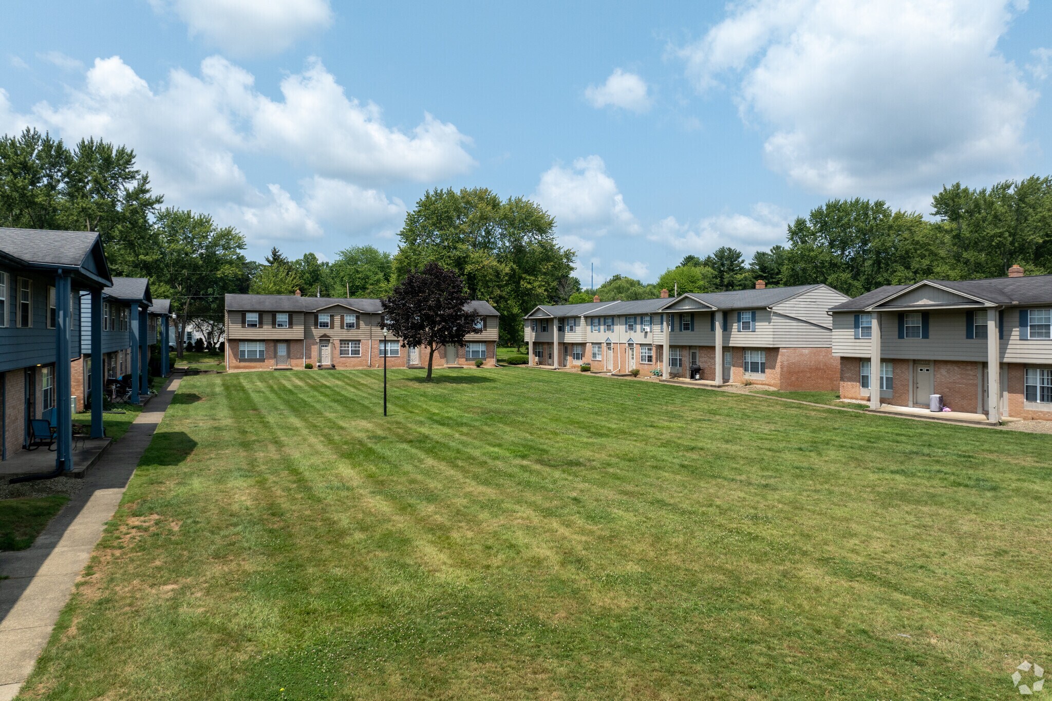 Four Seasons Apartments and Townhomes – photo 4