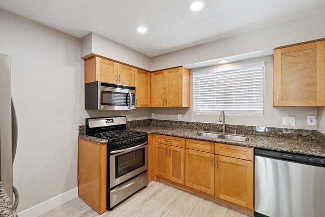 Building Photo - Alamar