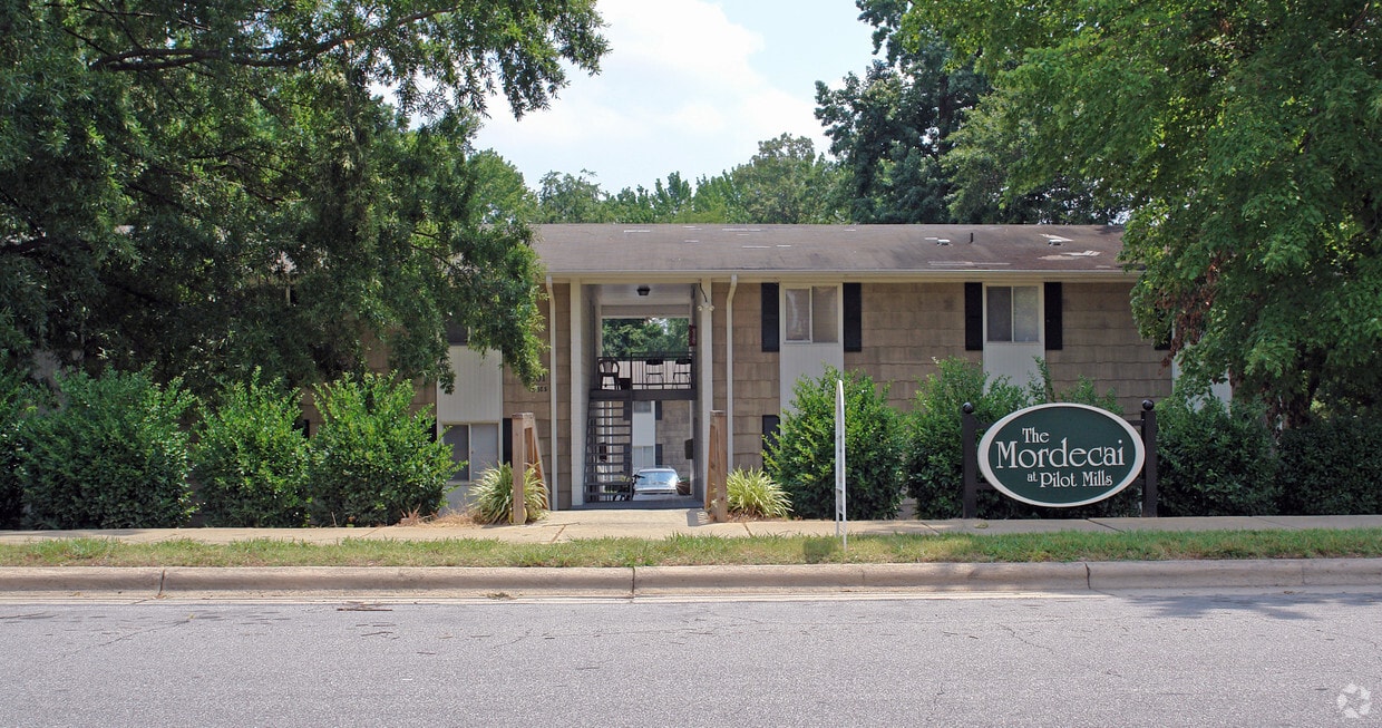 Primary Photo - Moses Court Apartment Homes