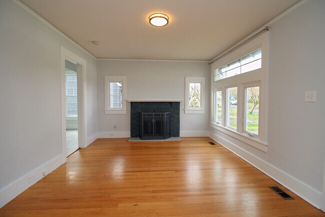 Building Photo - 3926 NE 70th Ave