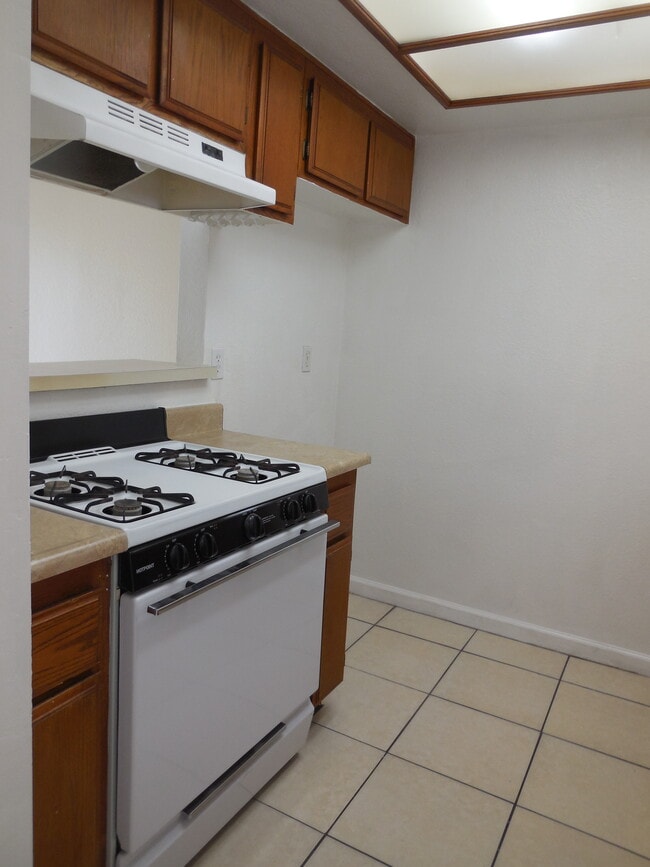 Building Photo - 839 Gaviota Ave