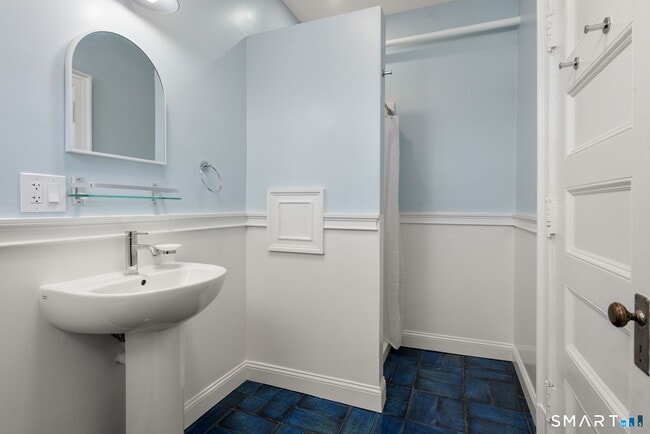 Foto del edificio - 360 Farmington Ave