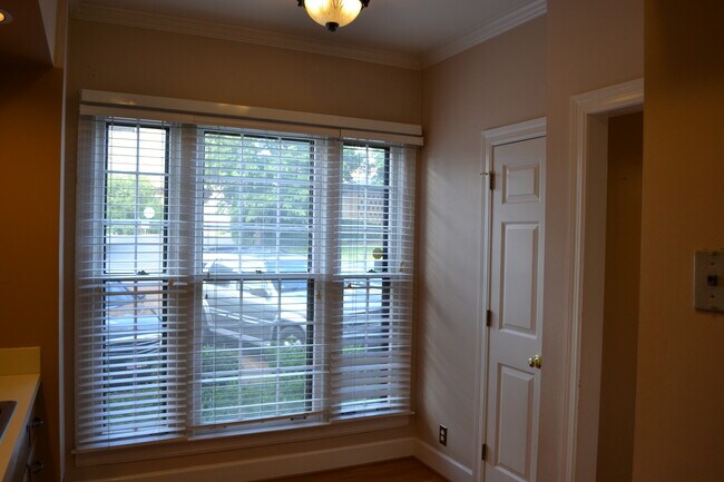 Building Photo - 3851 Whitland Ave