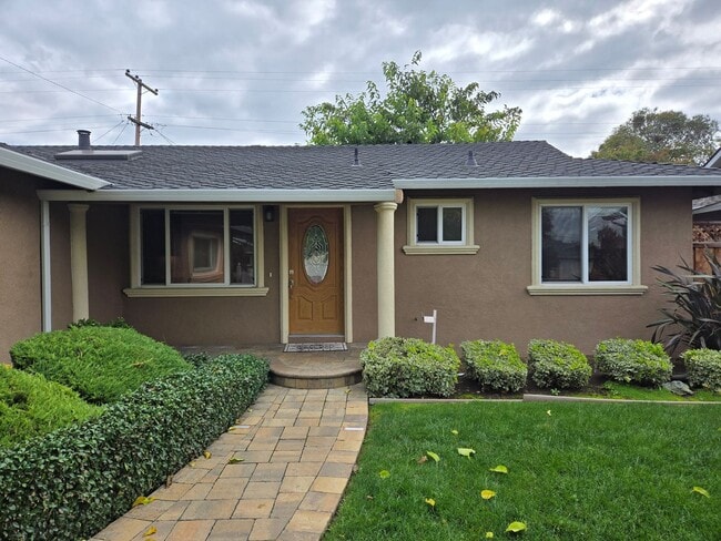 Building Photo - Beautiful 3 bed 2 bath Cambrian home in a great school district