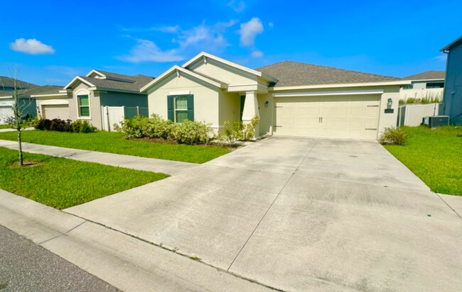 Building Photo - 272 Bergamot Lp