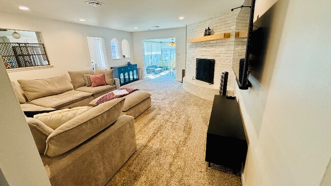 Foto del edificio - 8705 Lakeaire Dr