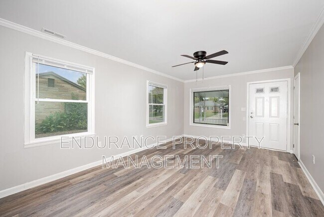 Building Photo - 4612 W Hillcrest Ave