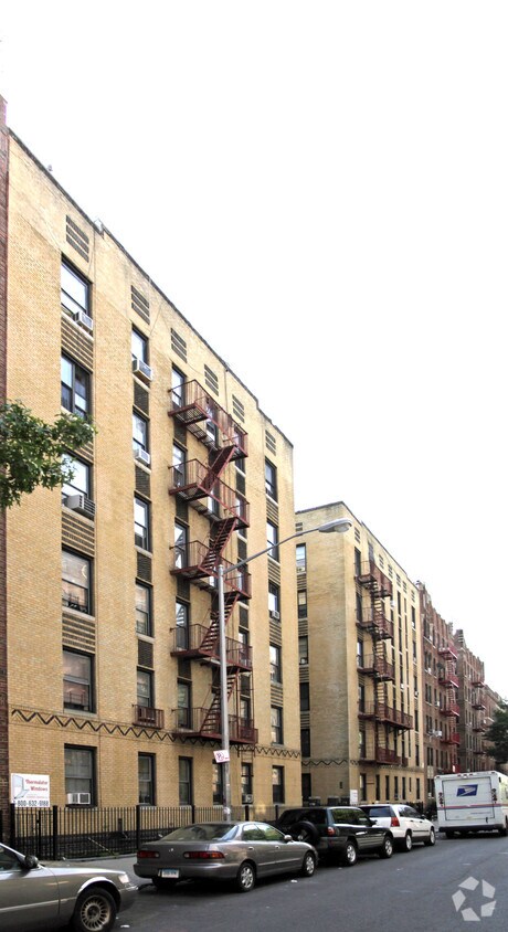 Building Photo - 229 E 18th St