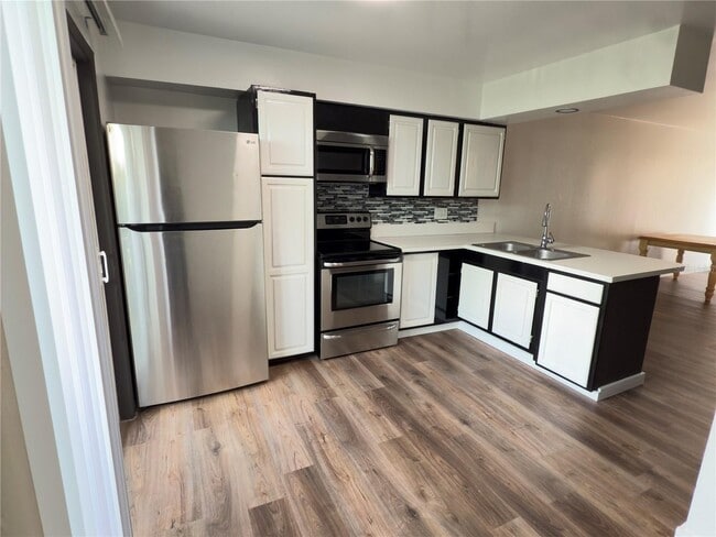 Foto del edificio - 1909 Caralee Blvd