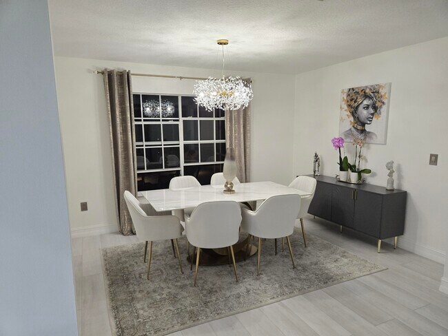 Foto del edificio - 1342 Heritage Acres Blvd