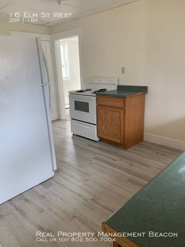 Building Photo - 3 BR/1 BA $1500 plus electric