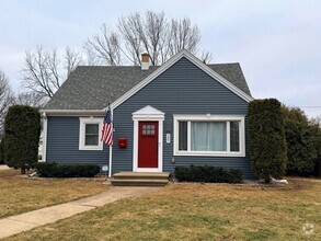 Building Photo - 207 Crescent Dr
