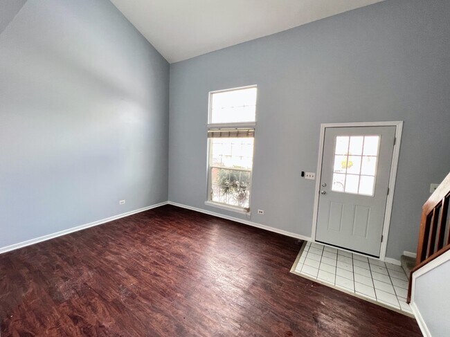 Building Photo - 611 Yale Ln
