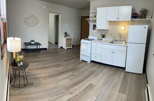 Building Photo - APPLICATION PENDING -- Charming 1 Bed, 1 B...