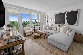 Building Photo - 240 Seaview Ct