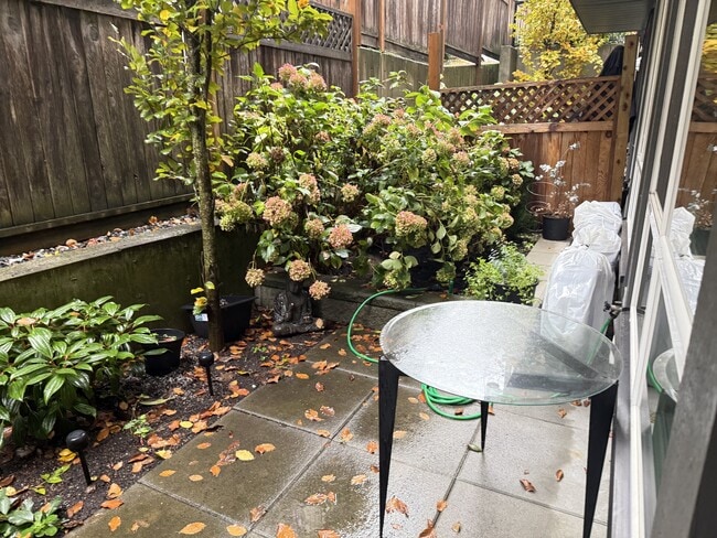 Building Photo - 244 Selby St