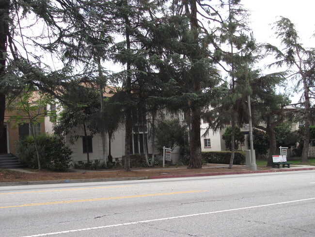 Building Photo - 3741 Los Feliz Blvd