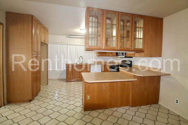 Building Photo - 10952 Parkdale Ave