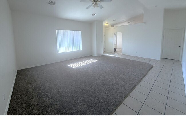 Foto del edificio - Corner Lot Living with a Covered Patio and Spacious Split Floor Plan