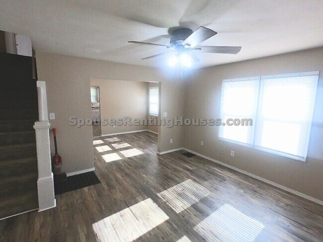 Foto del edificio - 4017 E 11th St