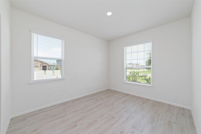 Foto del edificio - 3000 Iron Woods Dr