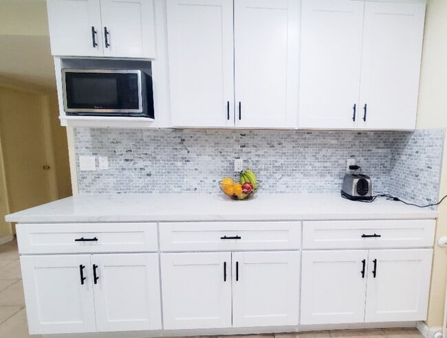 Building Photo - 6342 Plaza Cuernavaca