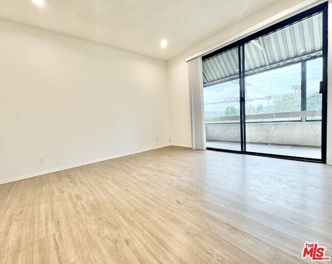 Foto del edificio - 12235 Magnolia Blvd