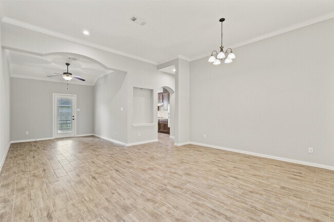 Foto del edificio - 521 Ironwood Forest Dr