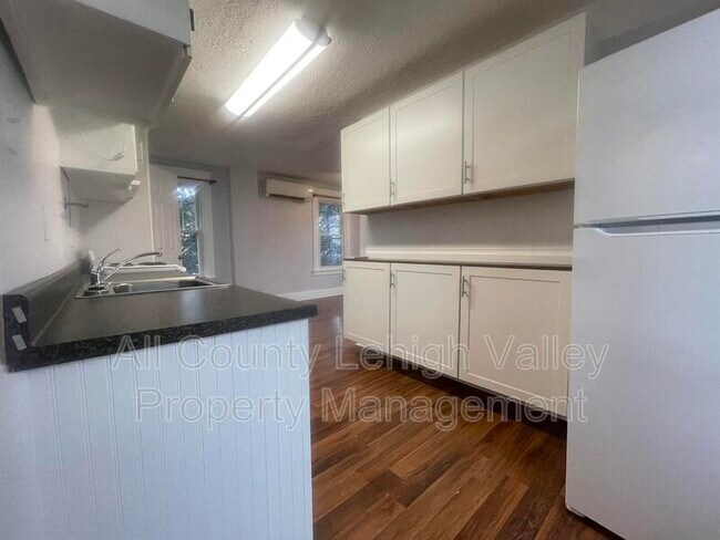 Building Photo - 1316 Easton Ave