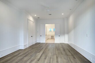 Building Photo - 21 Crain Sq Blvd