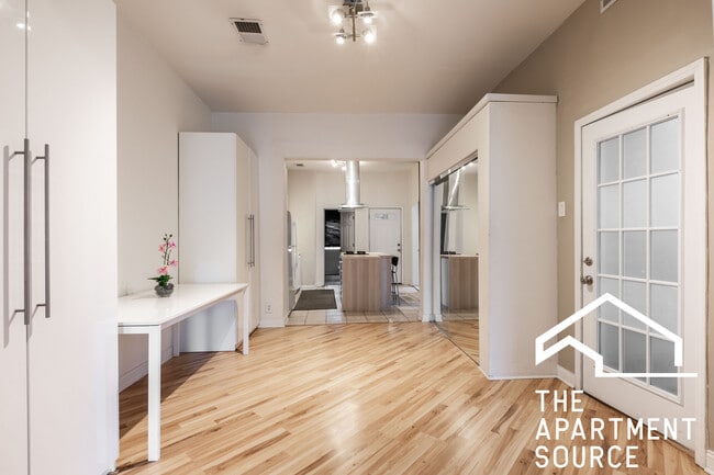 Foto del edificio - 2554 W Cortland St