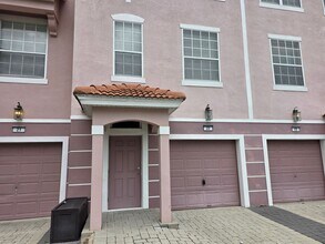 Building Photo - 5038 Tideview Cir
