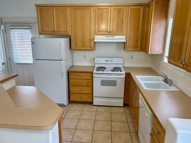 Building Photo - Spacious 2-Bedroom, 2-Bath Townhome with Primary Suite in Happy Valley