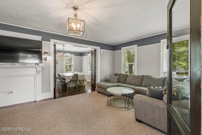 Building Photo - 496 W Park Ave