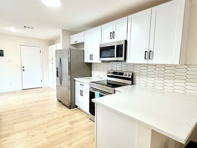 Foto del edificio - 4243 Timberglen Rd