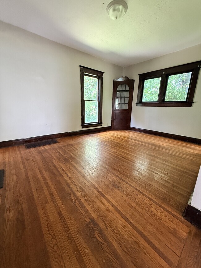 Foto del edificio - 430 Elmwood Pl