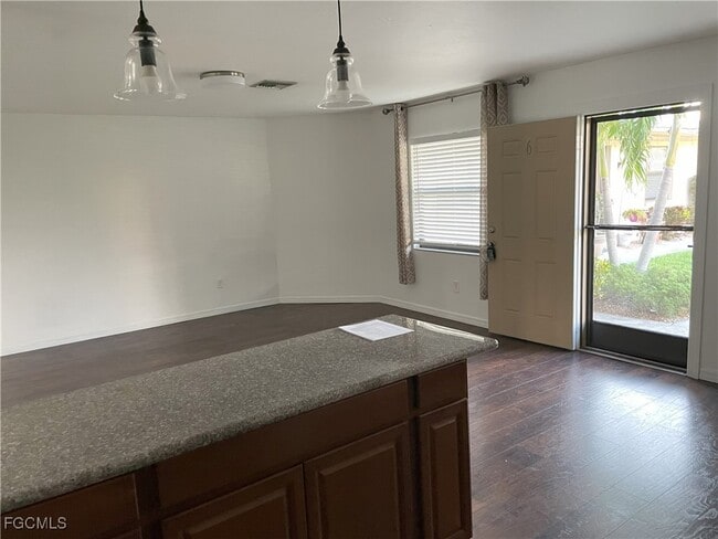Foto del edificio - 1264 SE 8th St