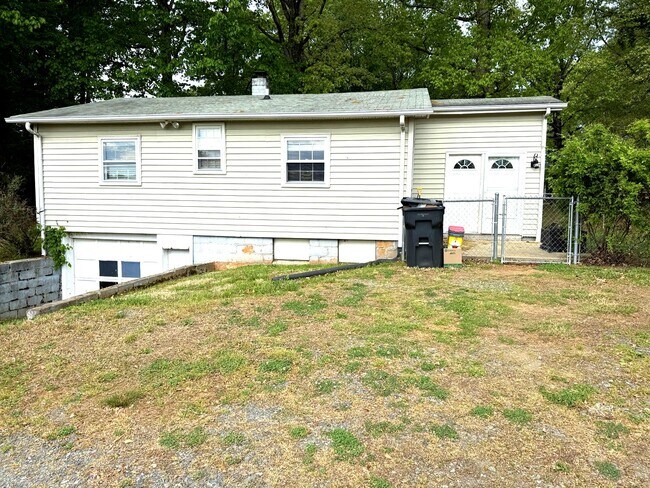 Foto del edificio - 820 Brown Rd